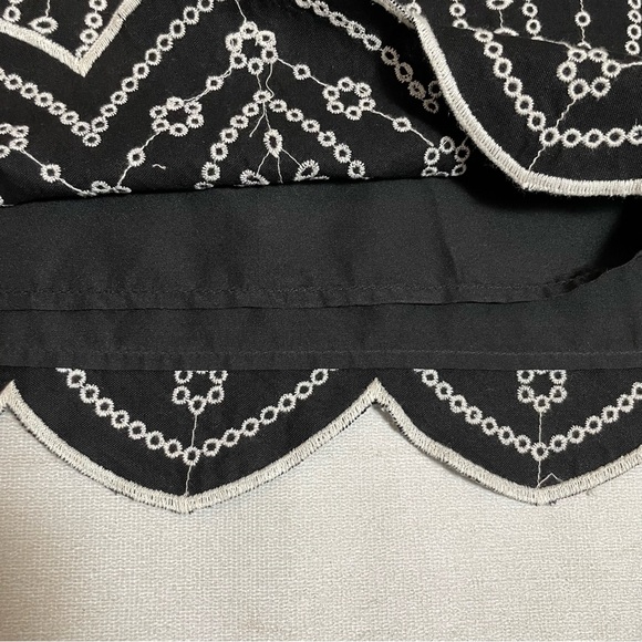 New LOFT Cotton Black White Embroidered Scalloped Shift Skirt Size 10 - Picture 6 of 9